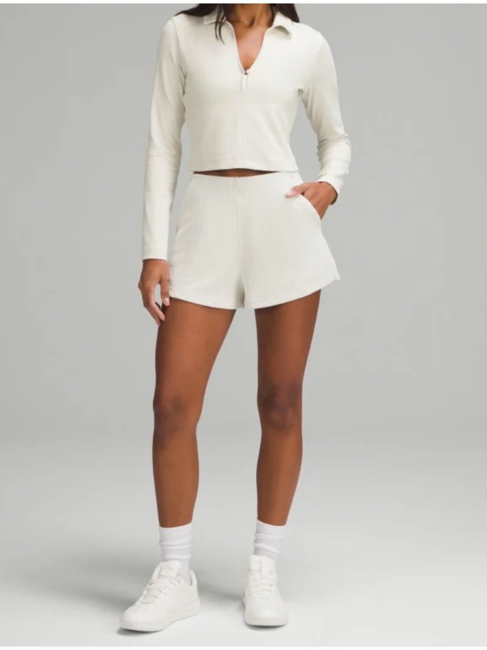 Lululemon Ribbed Softstreme
High-Rise Short 2'
Bone
Size 4